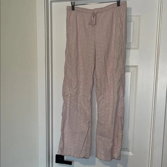 Pink floral eyelet pants - Picture 2 of 4